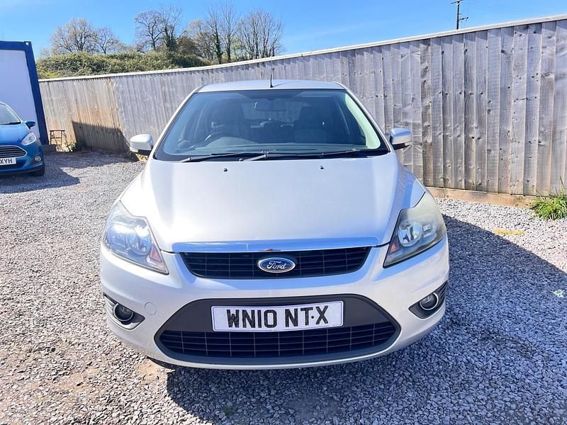 Used Ford Focus Zetec 99 HP (72 kW) 2010 Silver Hatchback