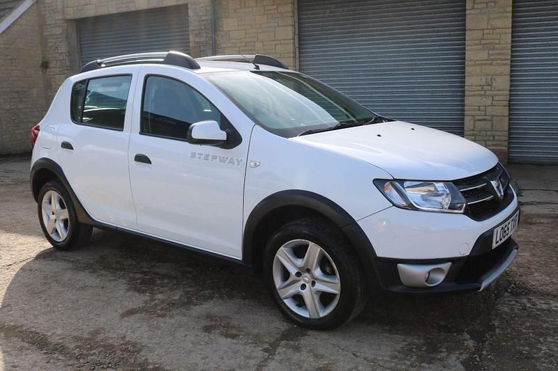 Used Dacia Sandero Lauréate 2015 White Hatchback