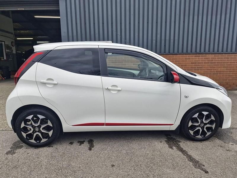 Used Toyota Aygo Trend 72 HP (52 kW) 2020 White Hatchback