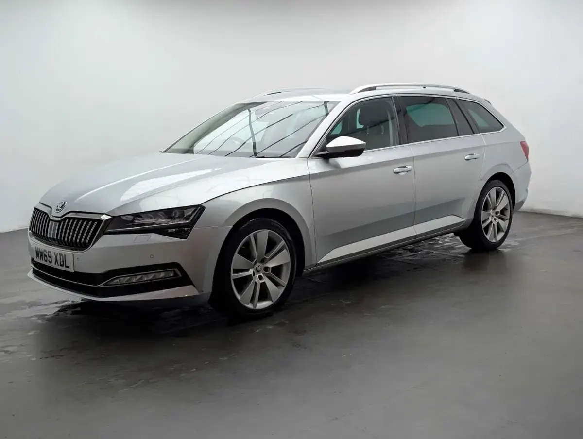 Gebraucht Skoda Superb SE L 150 PS (110 kW) 2019 Silber Kombi