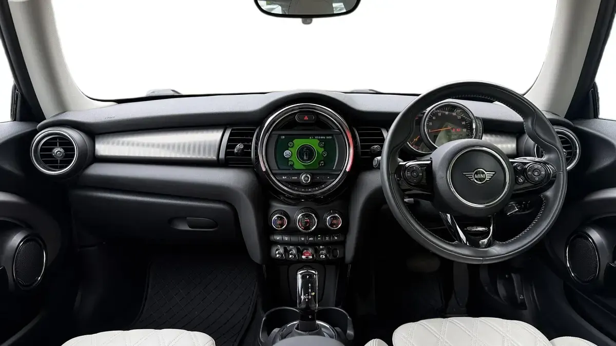 Used Mini Cooper Exclusive 134 HP (98 kW) 2019 Red Hatchback
