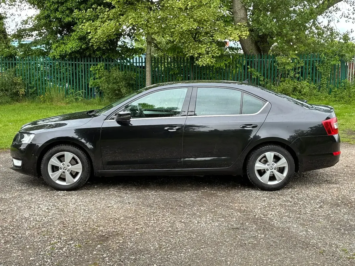 Used Skoda Octavia Business Line 110 HP (80 kW) 2015 Black Estate