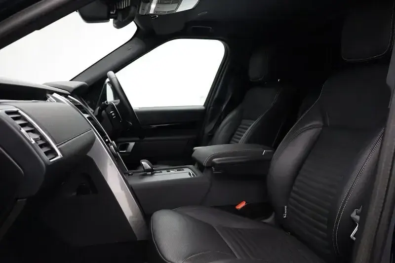 Begagnad Land Rover Discovery 5 SE Dynamic 300 HK (220 kW) 2023 Blå SUV