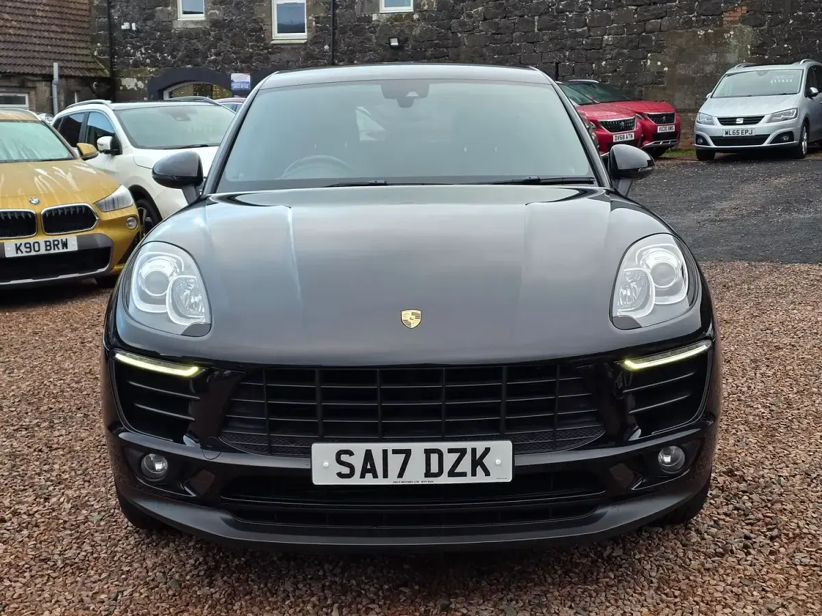 Used Porsche Macan 258 HP (189 kW) 2017 Black SUV