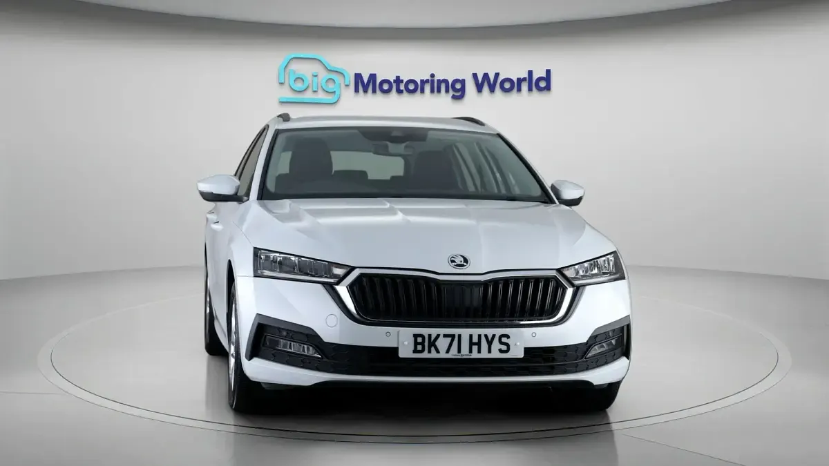 Used Skoda Octavia SE Technology 116 HP (85 kW) 2021 White Estate