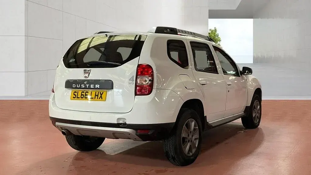 Begagnad Dacia Duster Lauréate 110 HK (80 kW) 2016 Vit SUV