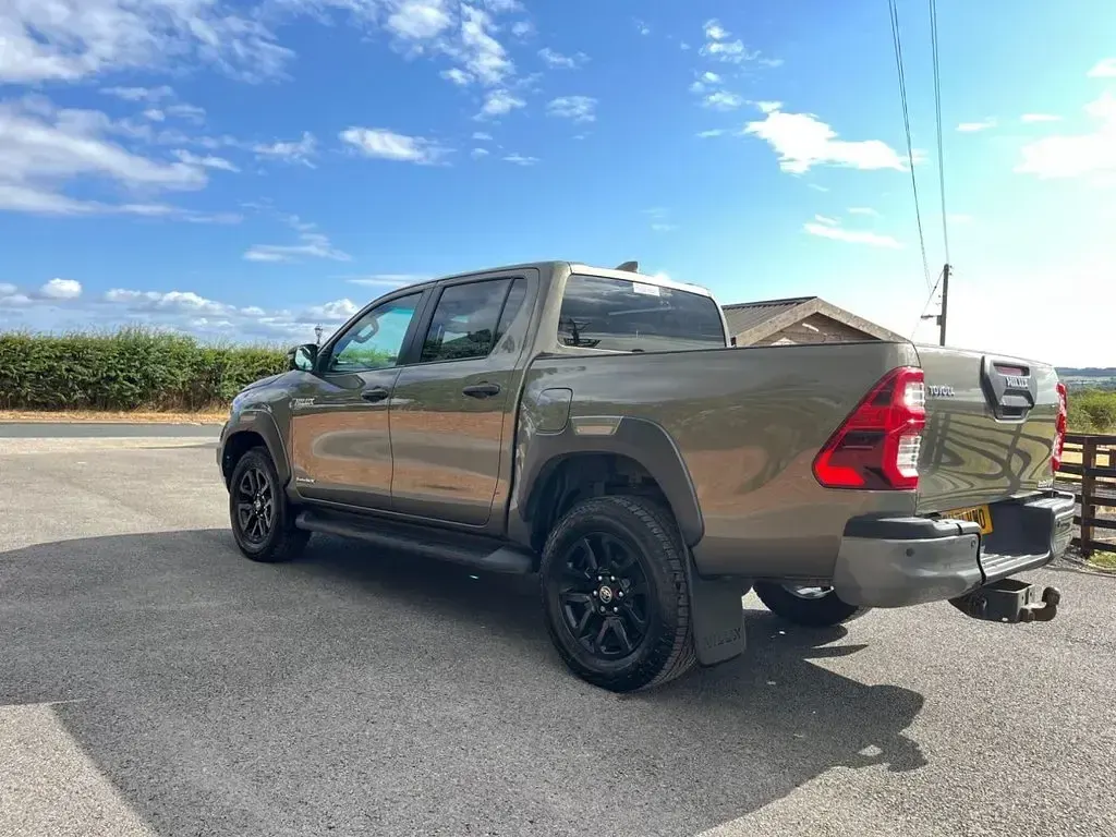 Used Toyota HiLux 204 HP (150 kW) 2022 Bronze Pickup