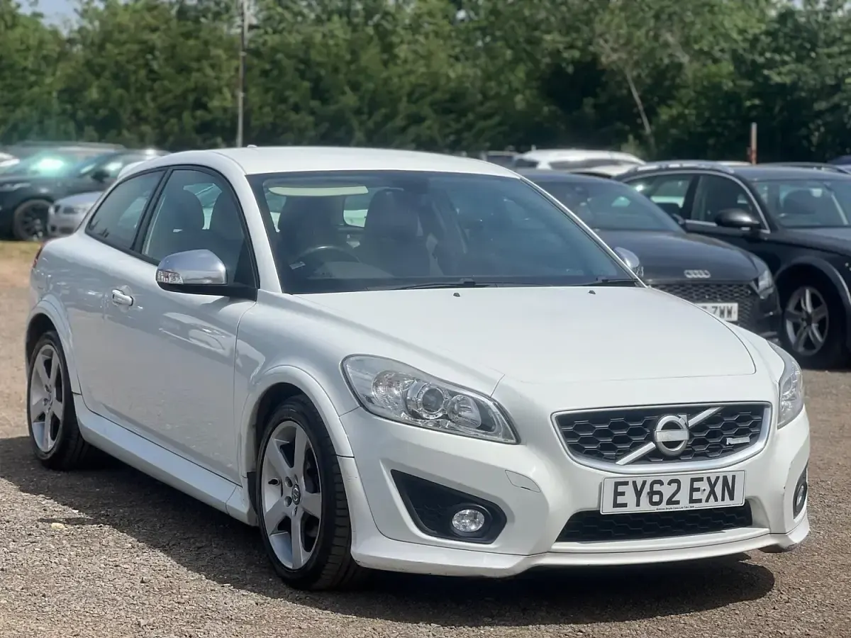 Used Volvo C30 R-Design 145 HP (106 kW) 2012 White Hatchback