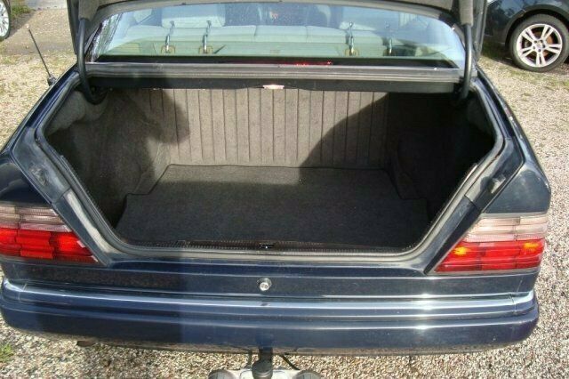 Begagnad Mercedes E200 Classic 1995 Sedan