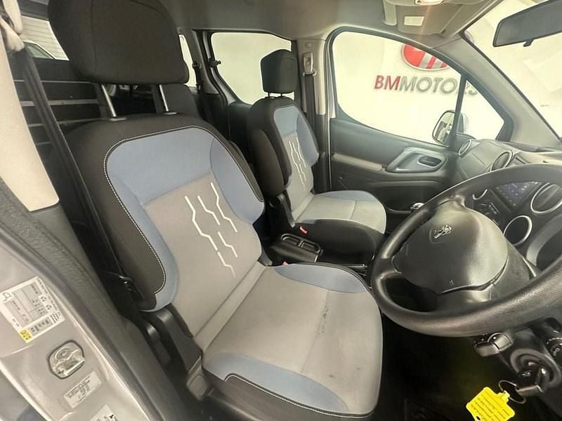 Used Peugeot Partner Tepee S 92 HP (67 kW) 2015 Silver MPV