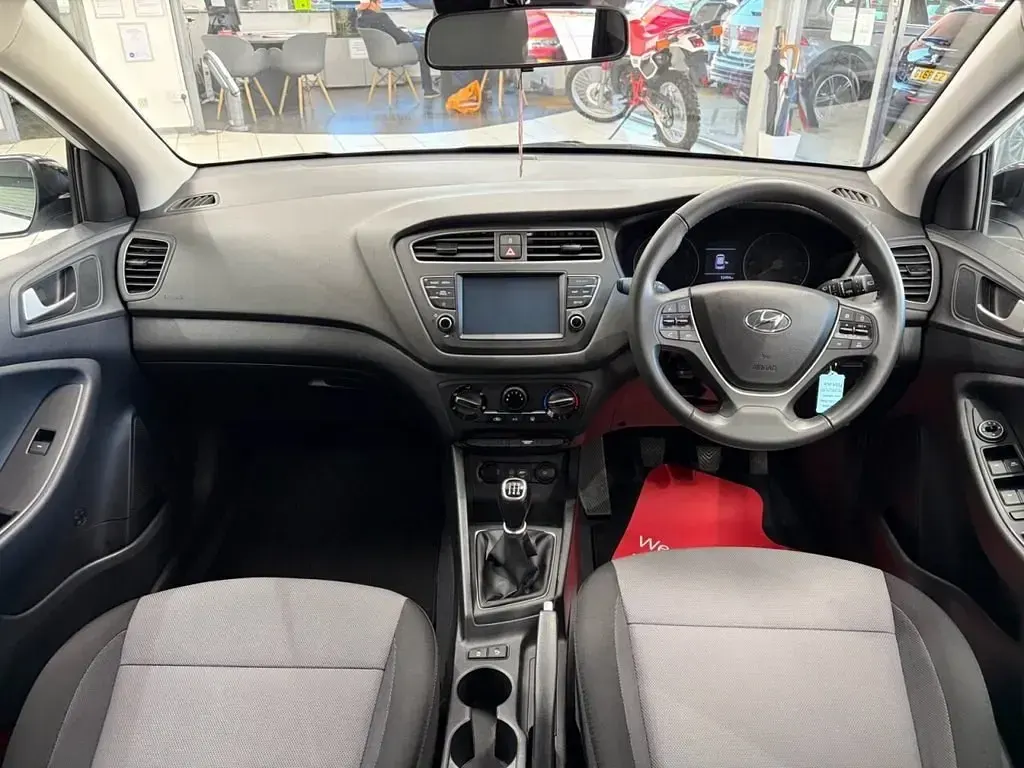 Używany Hyundai i20 84 KM (61 kW) 2020 Biały Hatchback