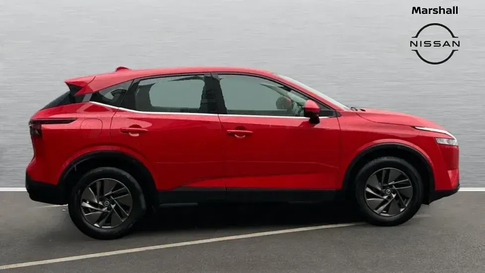 Used Nissan Qashqai Acenta Premium 140 HP (102 kW) 2022 Red SUV