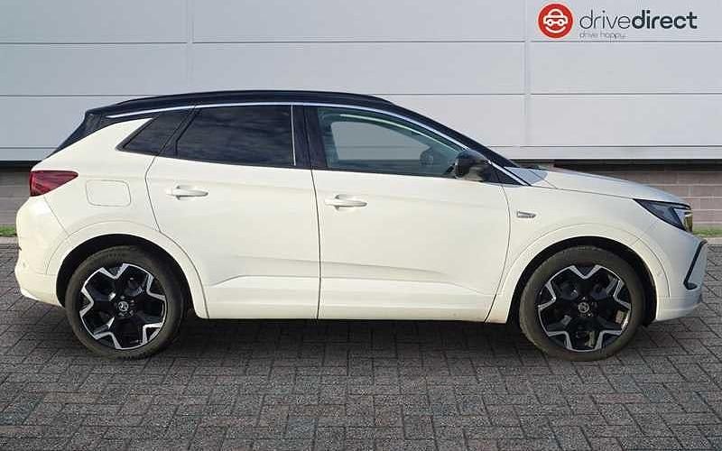 Used Vauxhall Grandland X Elite 131 HP (96 kW) 2021 White SUV