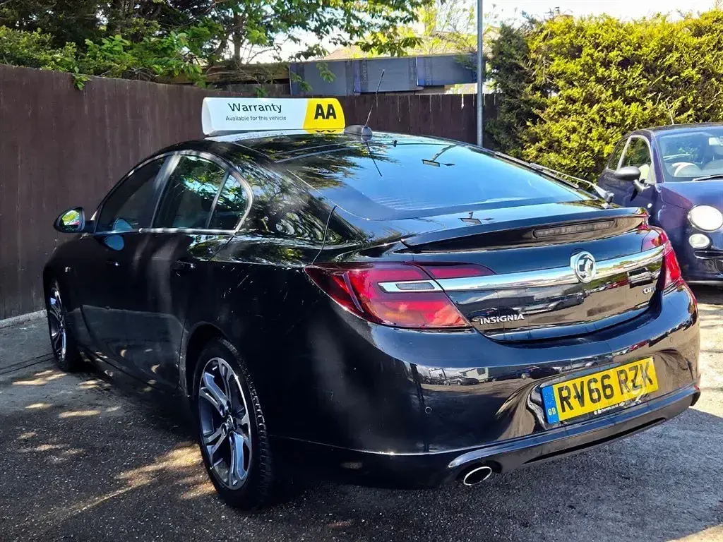 Used Vauxhall Insignia Edition 170 HP (125 kW) 2016 Black Hatchback