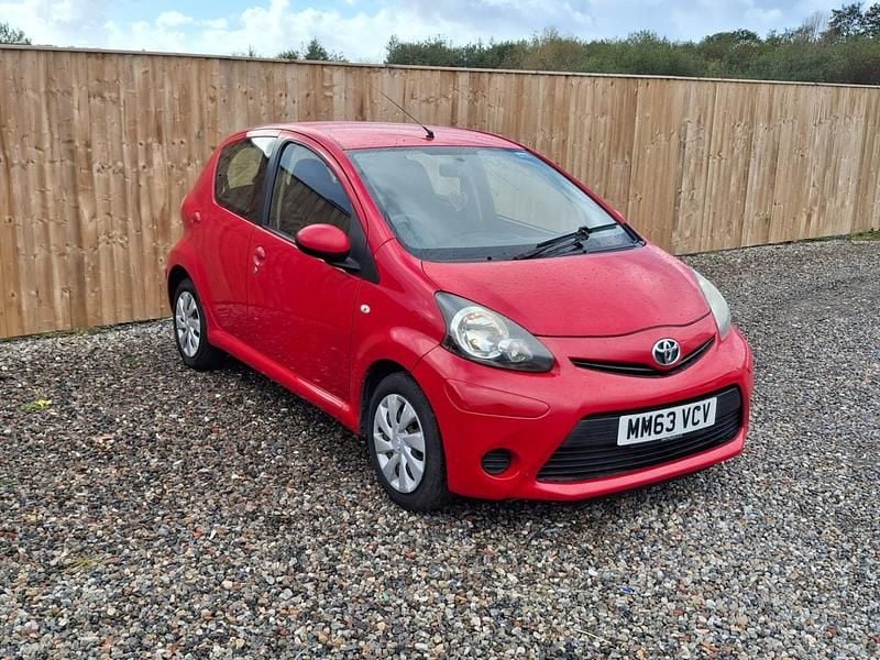 Red Used 2014 Toyota Aygo Hatchback | £2,995 (Super price) - Image 1/4