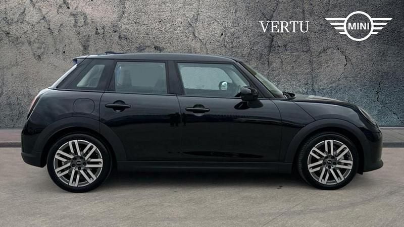 Used Mini Cooper Hatch 156 HP (114 kW) 2024 Black Hatchback
