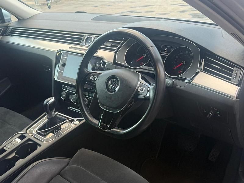 Used VW Passat GTE 218 HP (160 kW) 2018 Silver Estate