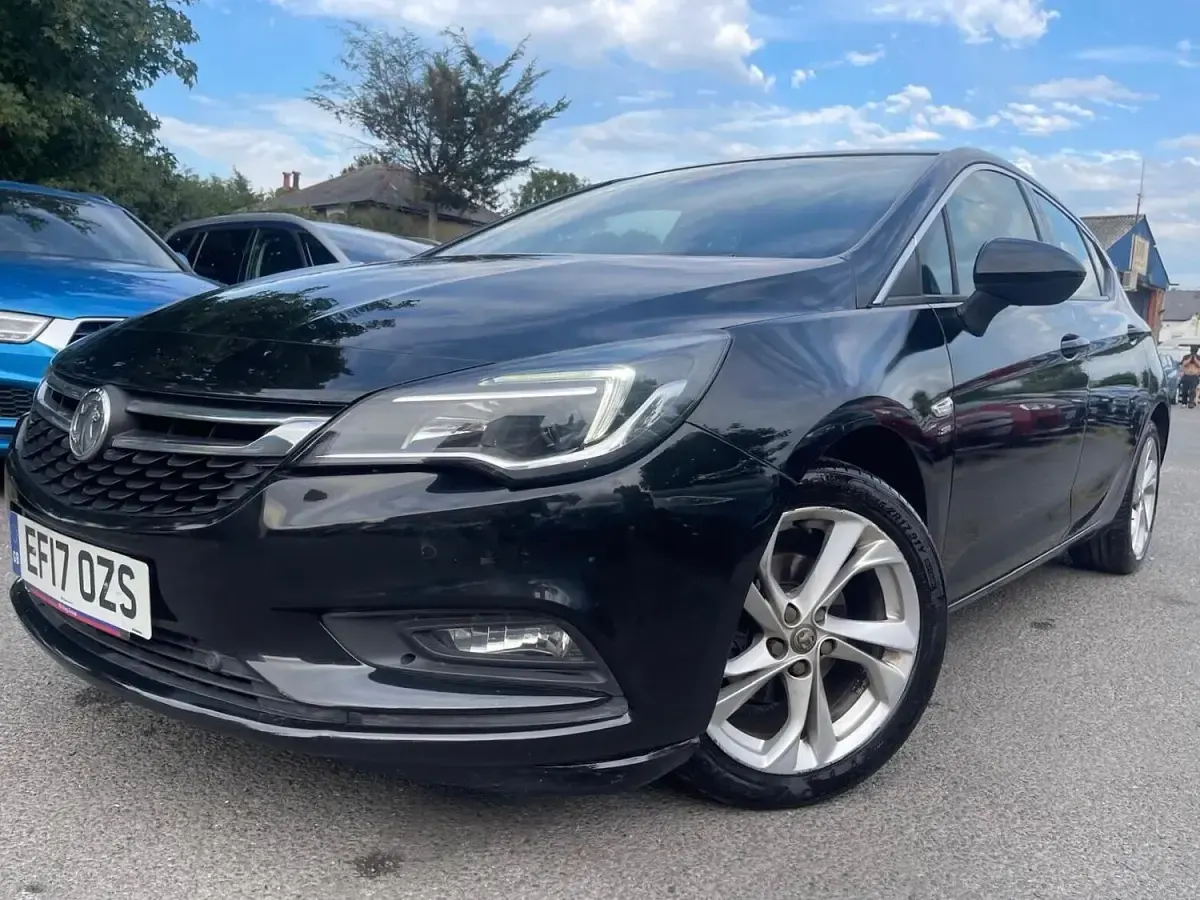 Used Vauxhall Astra SRi 150 HP (110 kW) 2017 Black Hatchback