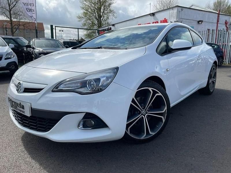 Used Vauxhall Astra GTC Edition 140 HP (102 kW) 2015 White Hatchback