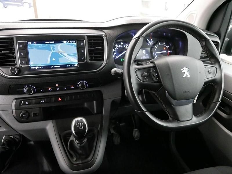 Used Peugeot Expert Premium 145 HP (106 kW) 2022 Black Van