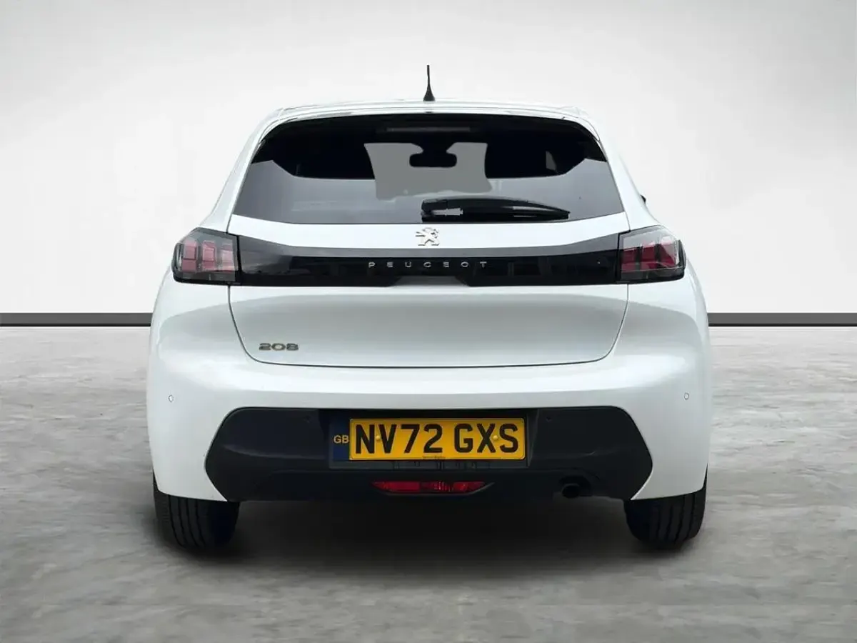 Used Peugeot 208 Active+ 74 HP (54 kW) 2023 White Hatchback