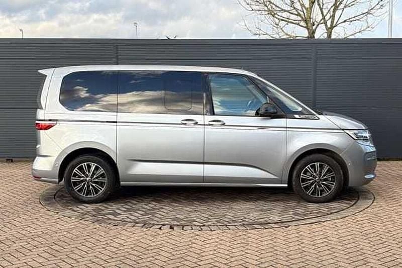 Begagnad VW Multivan Style 204 HK (150 kW) 2024 Silver Minibuss