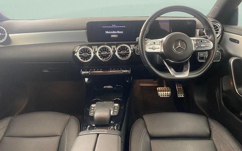 Used Mercedes CLA180 Shooting Brake Executive 136 HP (100 kW) 2022 Red Estate