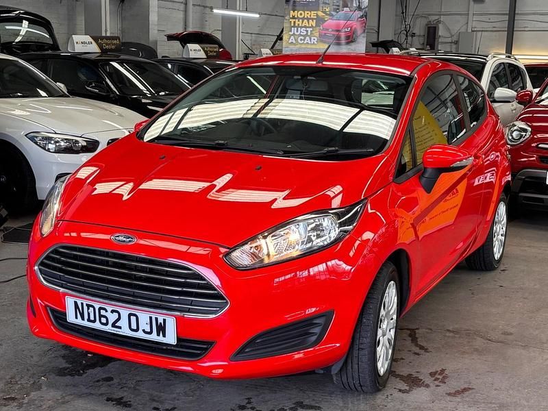 Used Ford Fiesta Style 82 HP (60 kW) 2013 Red Hatchback
