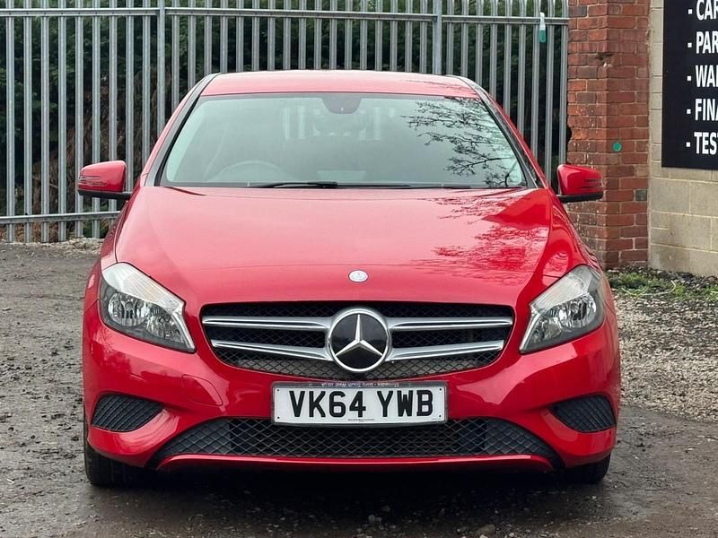 Used Mercedes A180 122 HP (89 kW) 2014 Red Hatchback