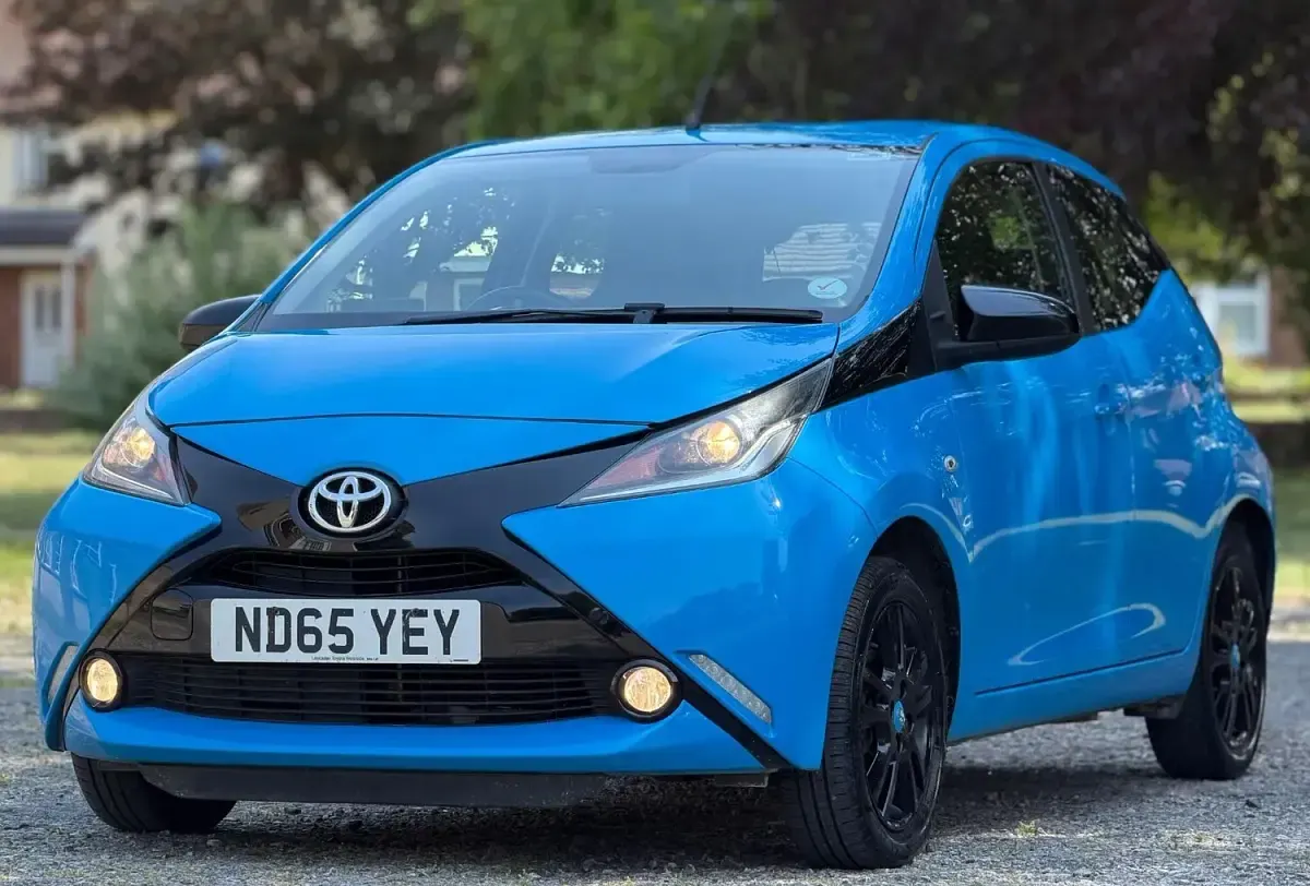 Used Toyota Aygo X-cite 69 HP (50 kW) 2016 Blue Hatchback