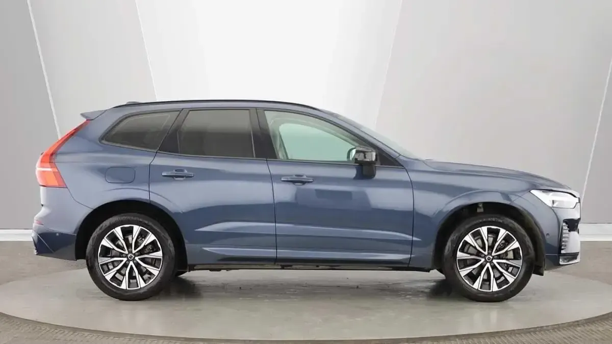 Second-hand Volvo XC60 Plus 194 CP (142 kW) 2023 Albastru SUV