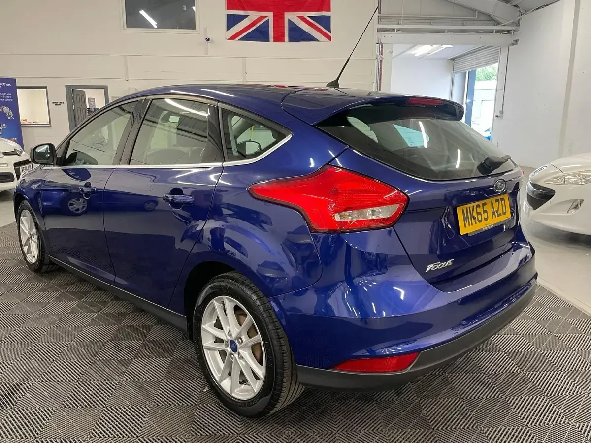 Used Ford Focus Zetec 115 HP (84 kW) 2015 Blue Hatchback
