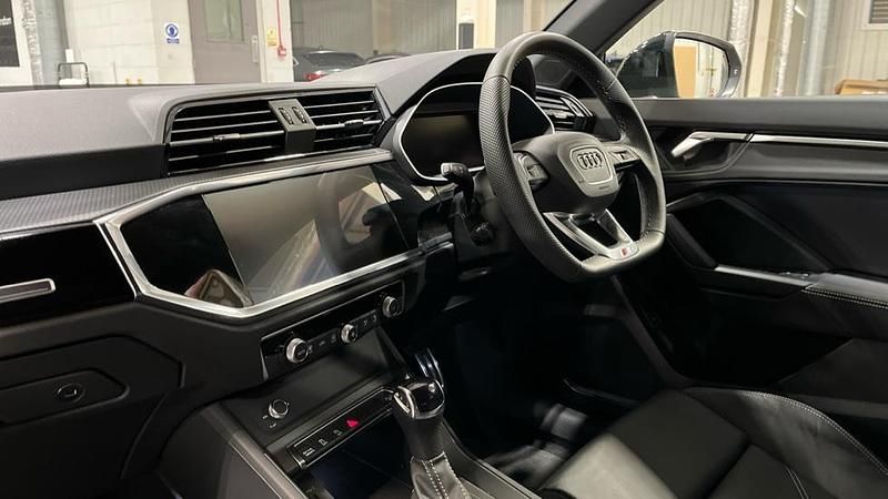 New Audi Q3 Black Edition 150 HP (110 kW) 2025 Grey SUV