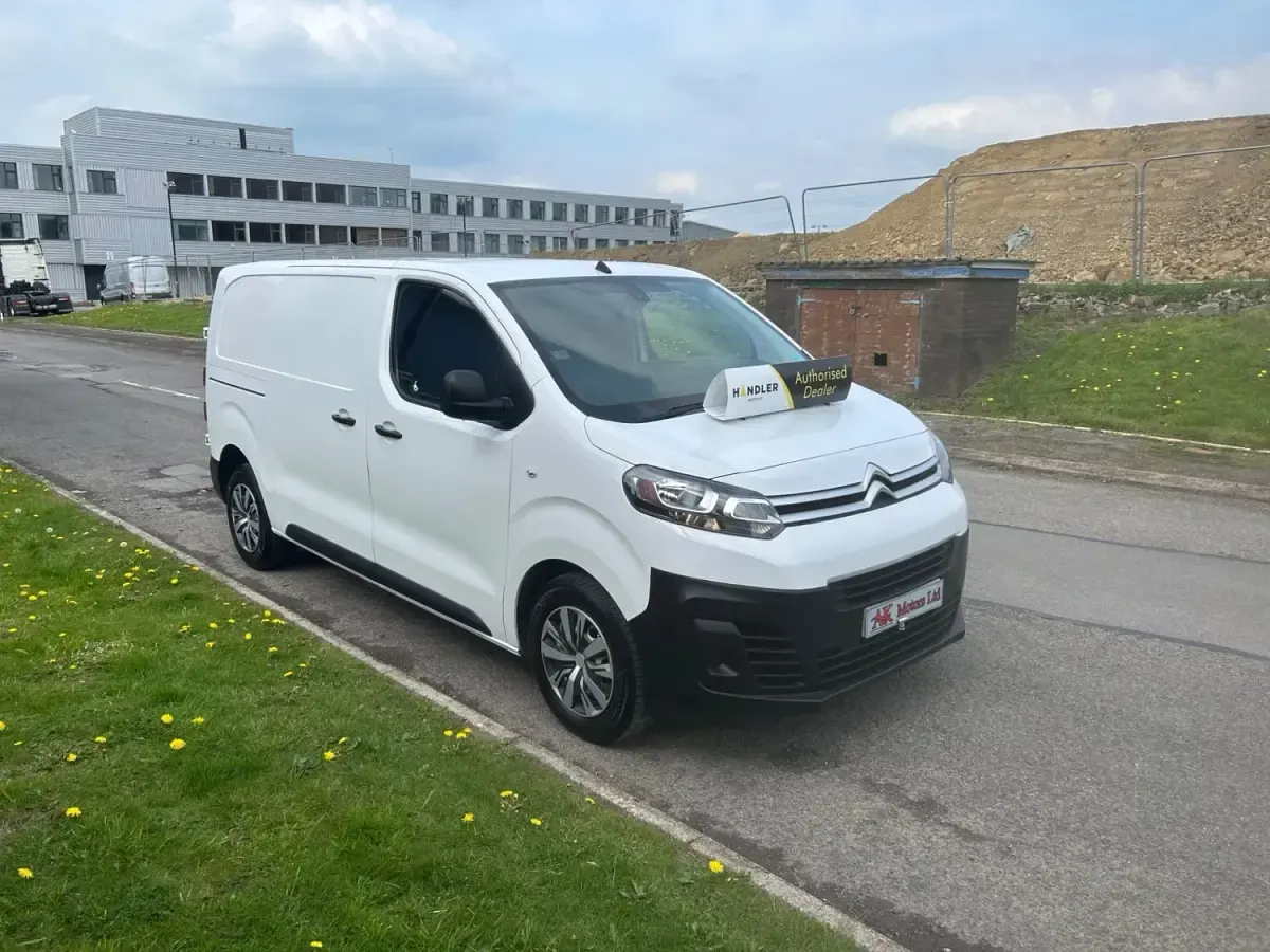Used Citroën Dispatch 105 HP (77 kW) 2023 White MPV