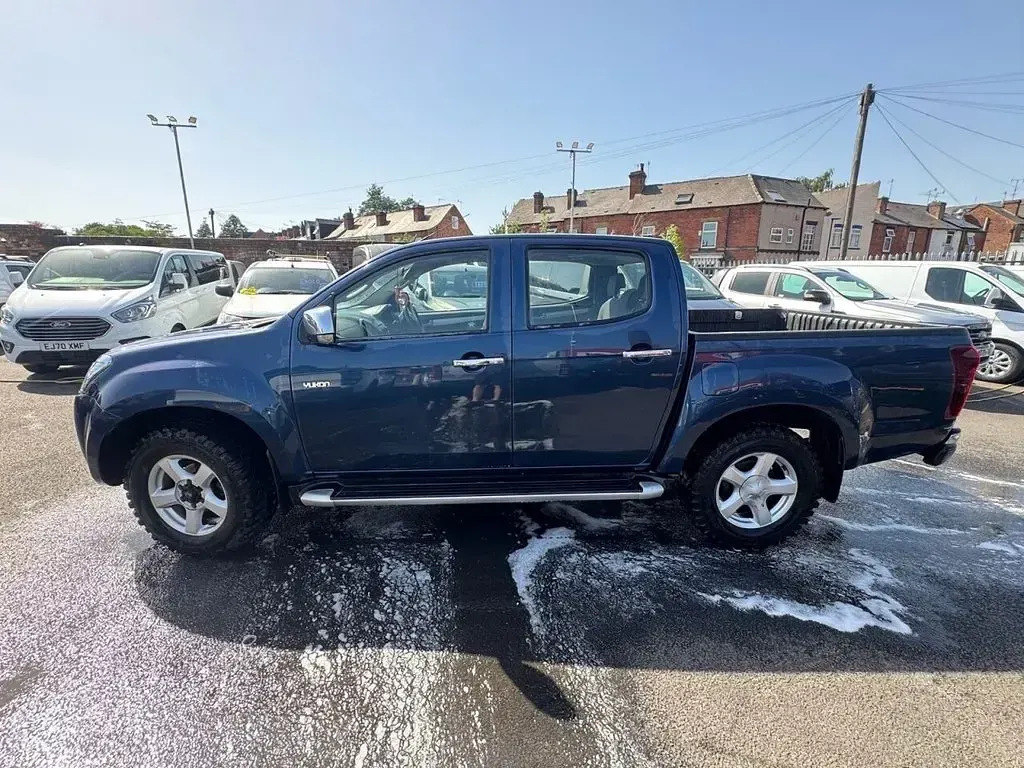 Used Isuzu D-Max 2016 Blue Pickup