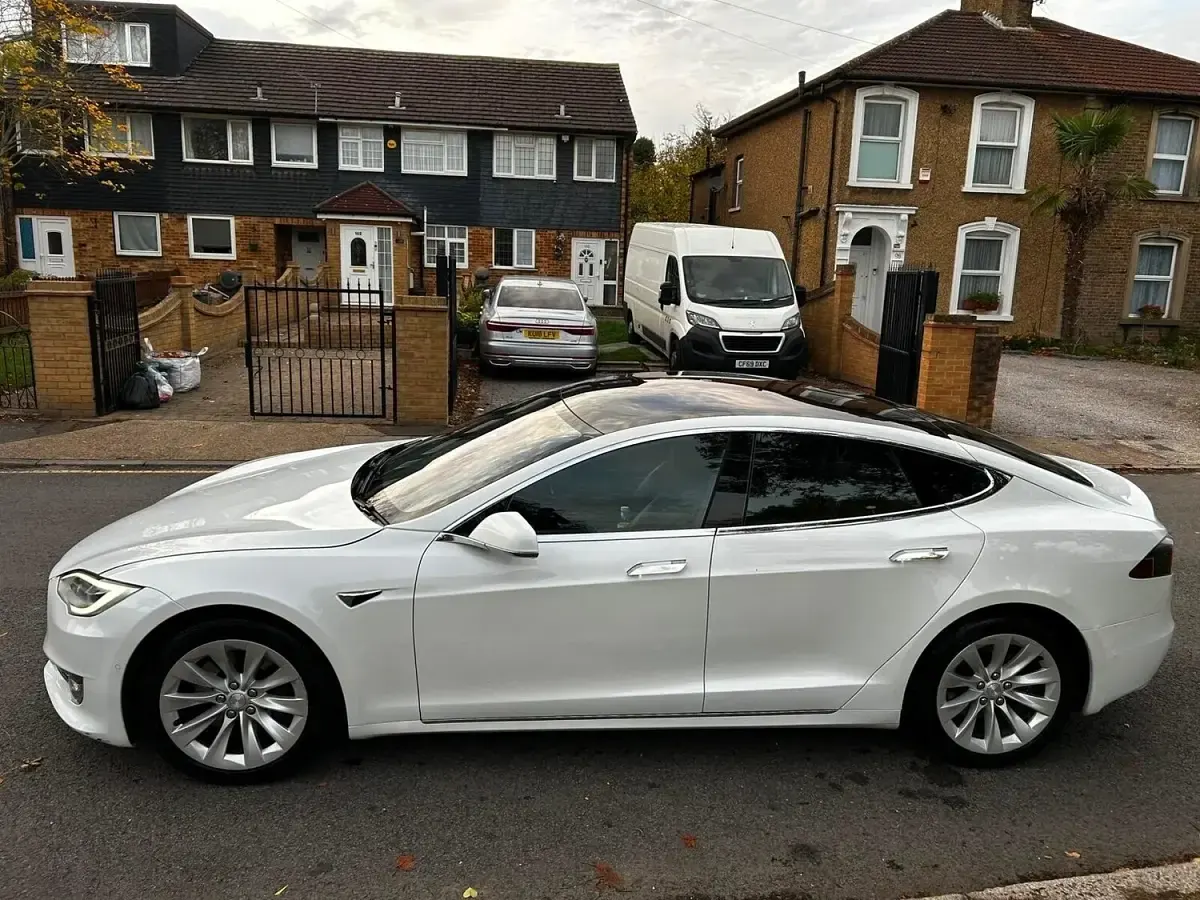 Used Tesla Model S 241 kW (328 HP) 2018 White Hatchback