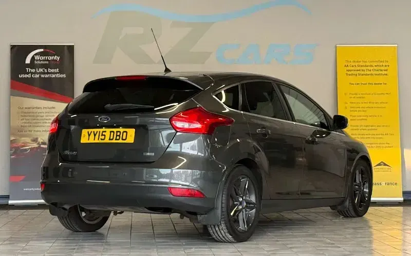 Used Ford Focus Titanium 125 HP (91 kW) 2015 Grey Hatchback