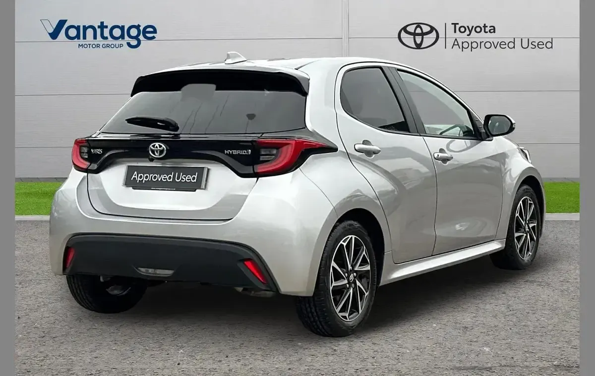 Used Toyota Yaris Design 113 HP (83 kW) 2023 Silver Hatchback