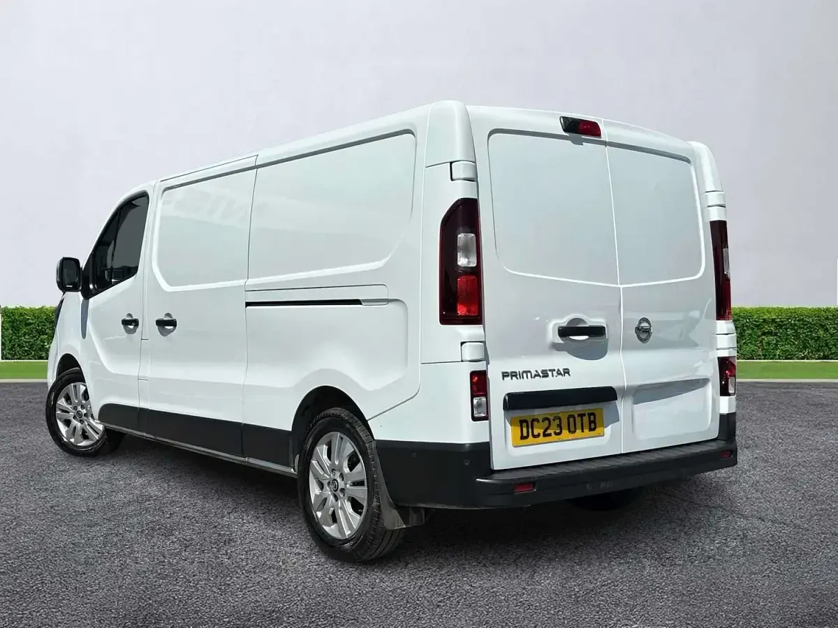 Used Nissan Primastar Tekna 110 HP (80 kW) 2023 White MPV