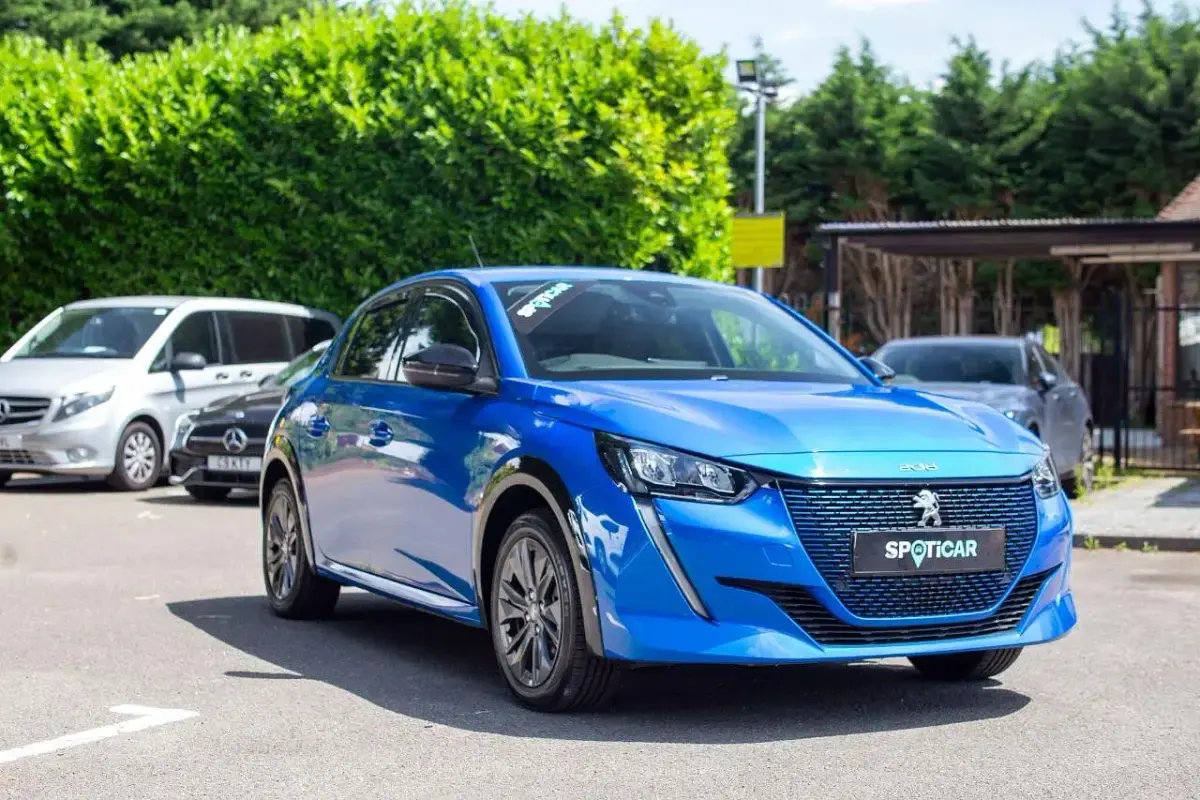Used Peugeot e-208 Allure+ 98 kW (134 HP) 2023 Blue Hatchback