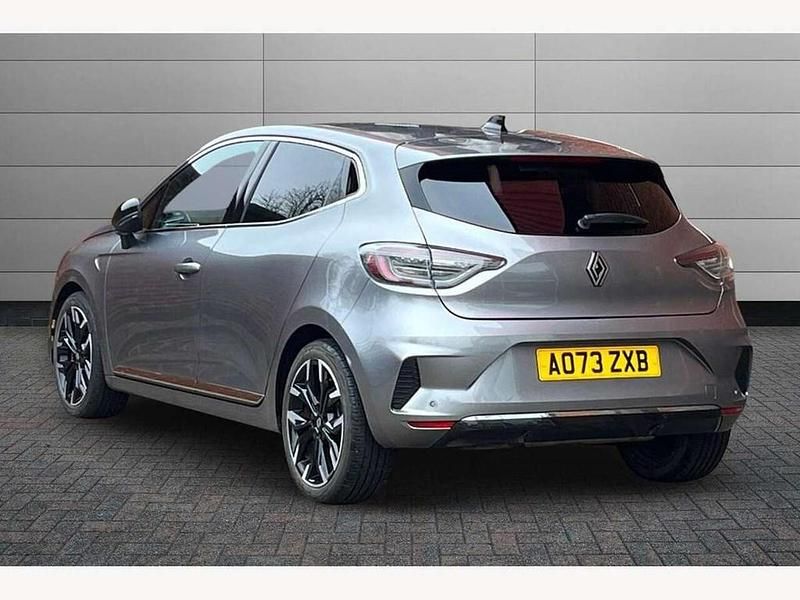 Used Renault Clio V Techno 145 HP (106 kW) 2023 Shadow grey Hatchback