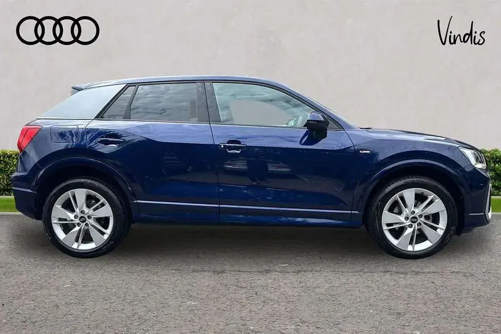 Used Audi Q2 S-Line 108 HP (79 kW) 2024 Blue SUV