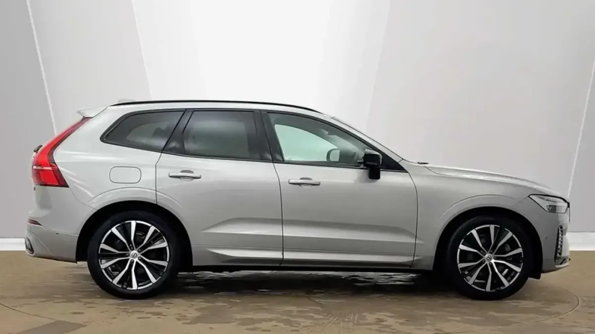 Usado Volvo XC60 Ultra 247 HP (181 kW) 2025 Prateado SUV