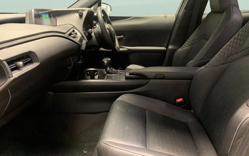 Used 2023 Lexus UX 250h SUV | £13,969 (Fair price) - Image 1/2