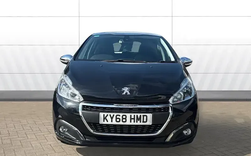 Used Peugeot 208 Allure Premium 82 HP (60 kW) 2018 Black Hatchback