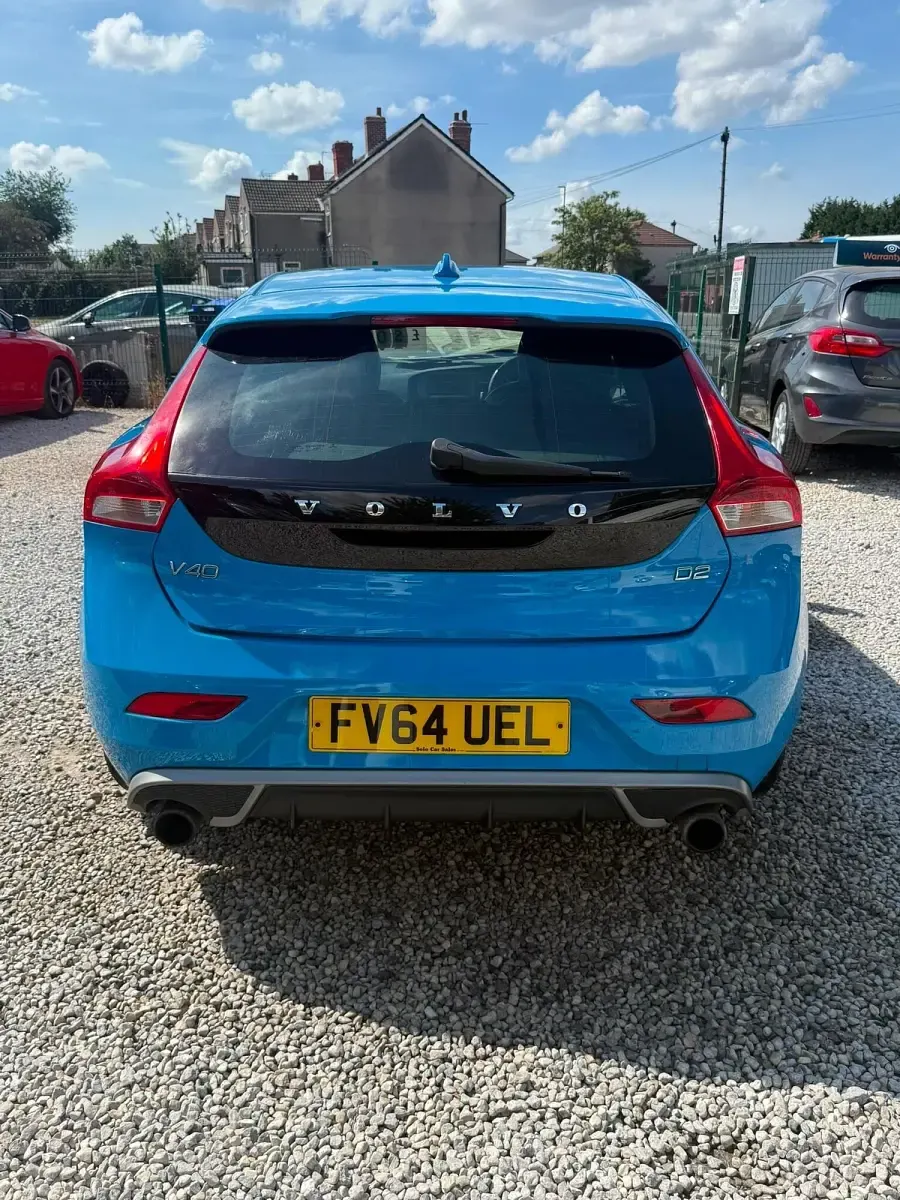 Used Volvo V40 R-Design 115 HP (84 kW) 2015 Blue Hatchback