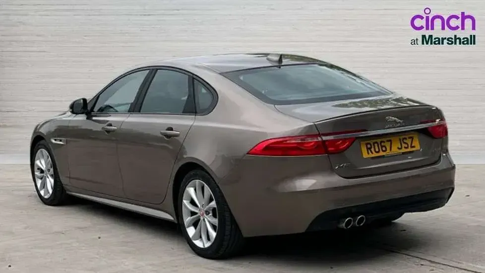 Second-hand Jaguar XF R-Sport 180 CP (132 kW) 2017 Maro Berlinǎ