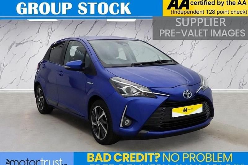 Used Toyota Yaris Hybrid 100 HP (73 kW) 2020 Blue Hatchback