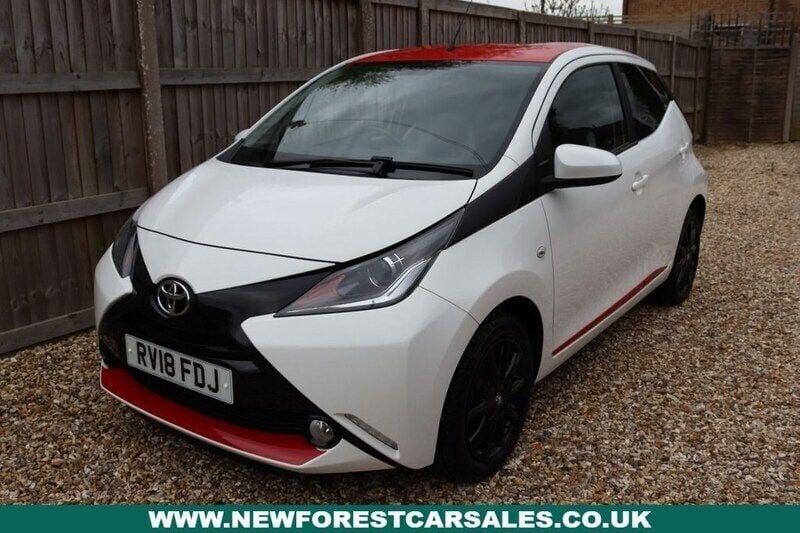 White Used 2018 Toyota Aygo x-press Hatchback | £8,647 (Fair price) - Image 1/4