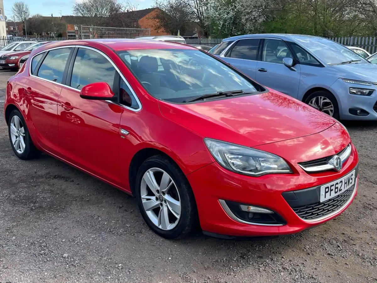 Second-hand Vauxhall Astra SRi 2013 Roșu Hatchback